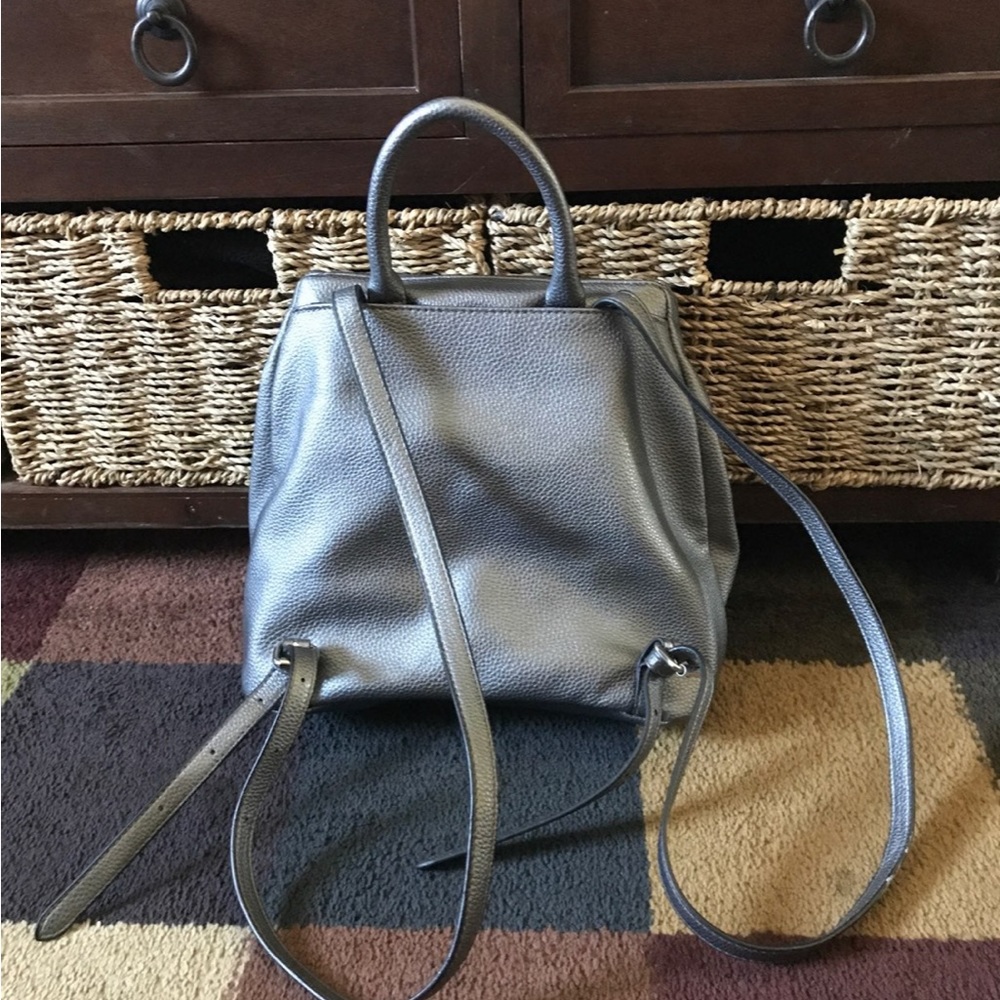 Back pack - Picture 3 of 5
